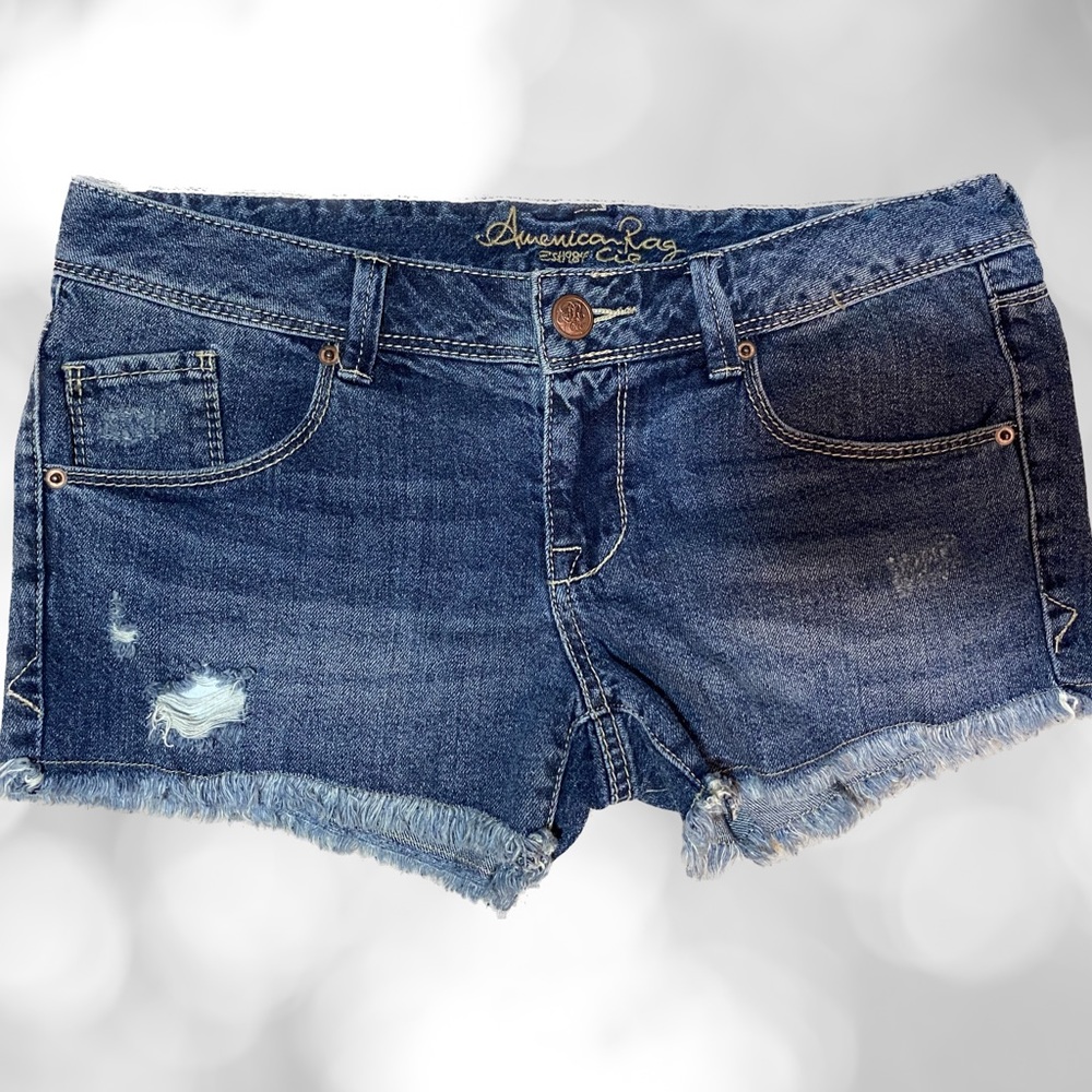 Women’s American Rag Jean Shorts. EUC. Size 5. Smoke Free / Pet Free Home.